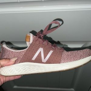 New balance tennis shoes size 7.5 excellent condition